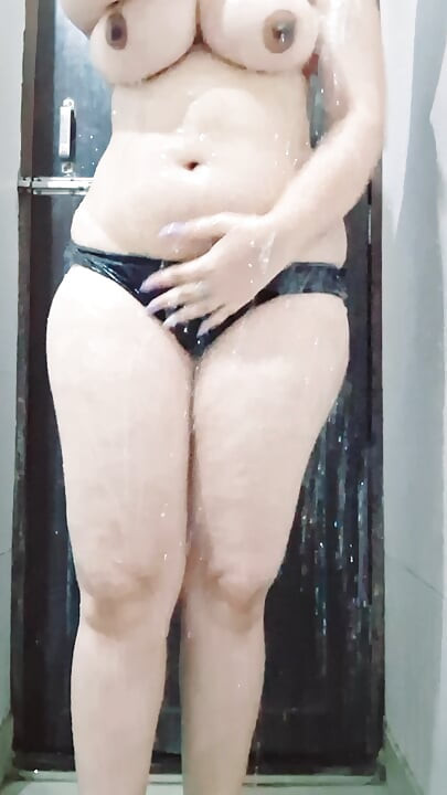 Hot indian desi girl sexy bathroom bath