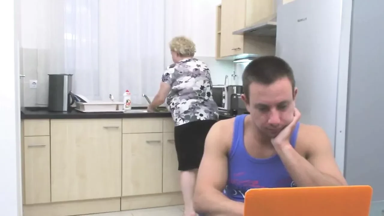 Tabu sex s velkou babičkou a klukem, domácí kompilace