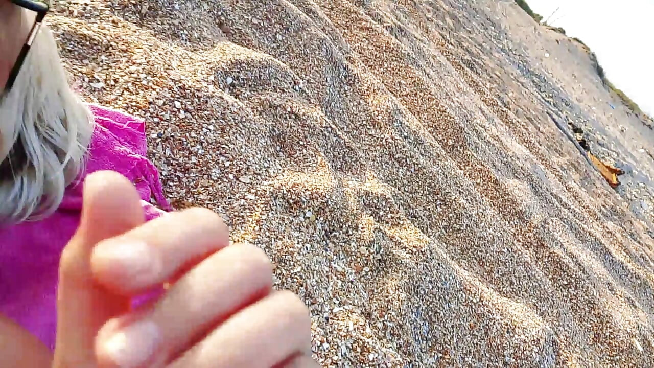 Permitió que una desconocida se jodiera en la playa