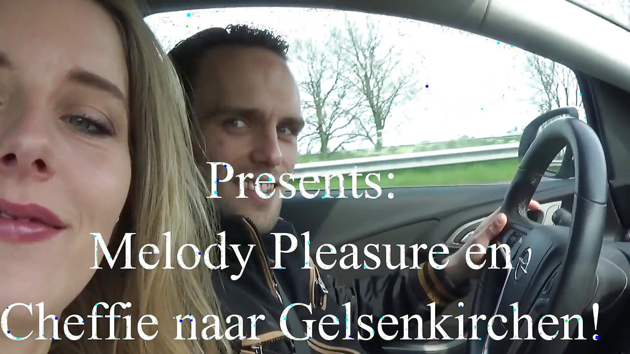 Melody Pleasure e Cheffie nos bastidores em Gelsenkirchen