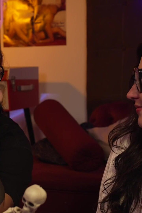Smoking Fetish! Two Hot Women Smoking and Talking About Their Experiences