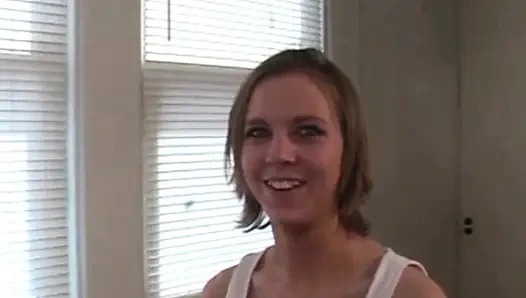 Desperate Amateurs Bree Barrett and Manta suck big white cock