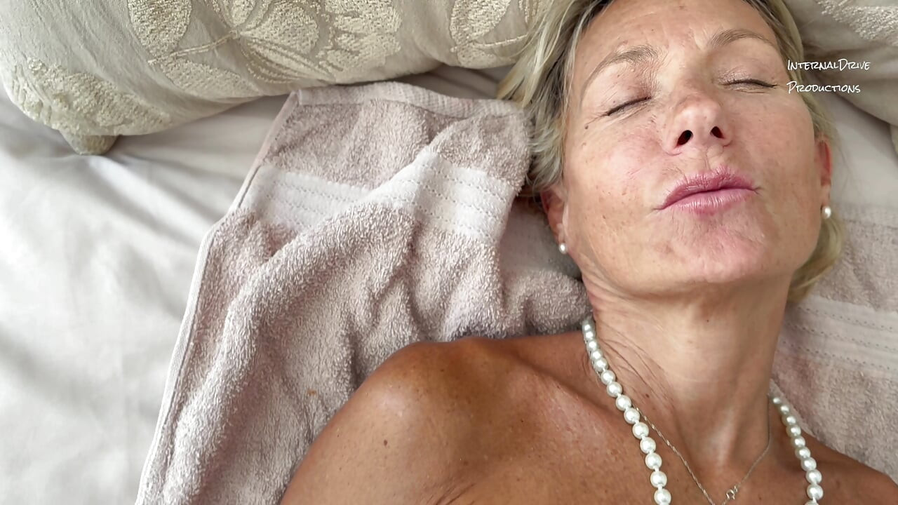 Hot GILF Cum's with Toy and Cock in Her.