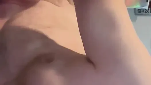 Üvey anne büyük yarakla sert sikişiyor ve boşalıyor