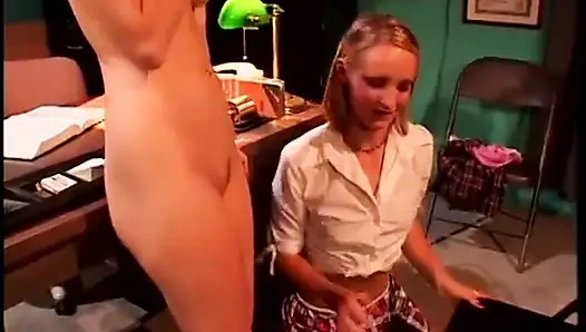 Lesbian remaja di kantor kepala sekolah