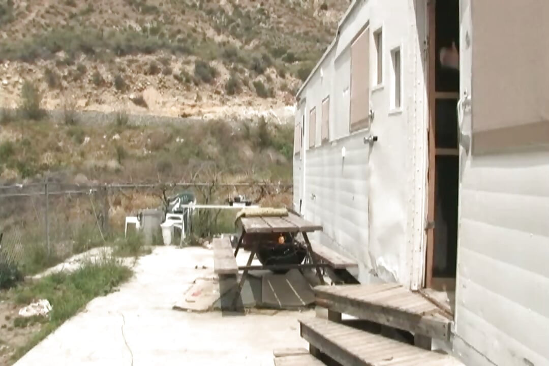 לסביות בלונדיניות עם ציצים גדולים מלקקות כוס בשלישייה