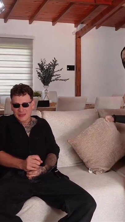 Trío con mi mejor amigo y mi guardia de seguridad comparten la enorme polla de mi guardia de seguridad | Clip 2
