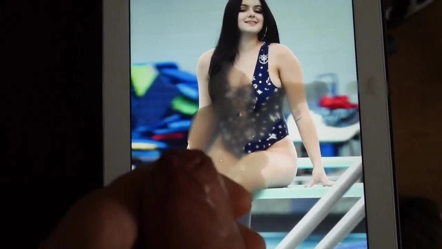 Cum on Ariel Winter - november 2016