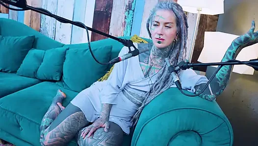 Hakkında konuşuyorum n - gerekli - asmr podcast sfw konuşuyor gotik sıska kız dreadlocks dövmeli model dövmeli kız