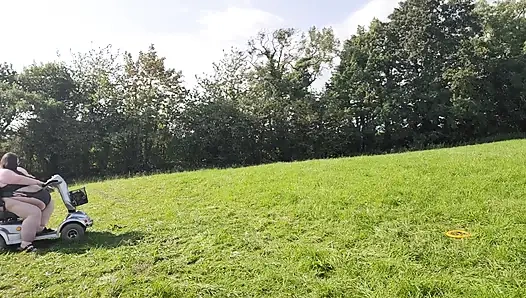 Menunggangi skuter mobilitas baruku