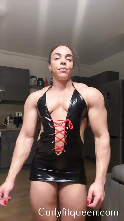 この黒い筋肉ママ、耐えられる?