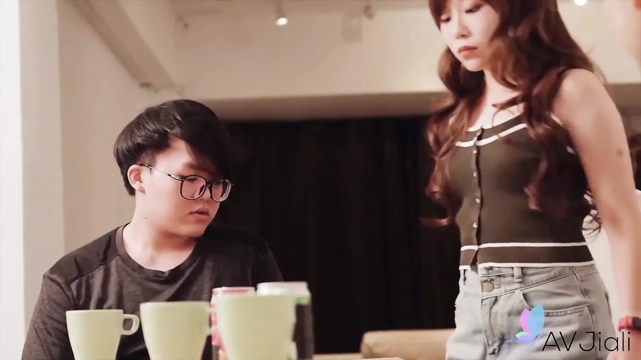 Sexy taiwan babe yoyo has an old friend from uni visit her and fuck her