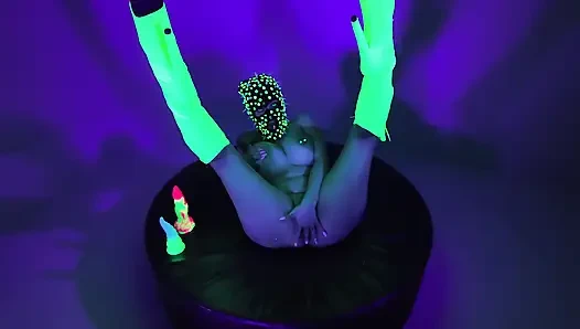 Neon Sikiş Solo Rave