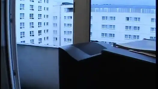 Yuvarlak götlü spex esmer bakış açısıyla sikiliyor