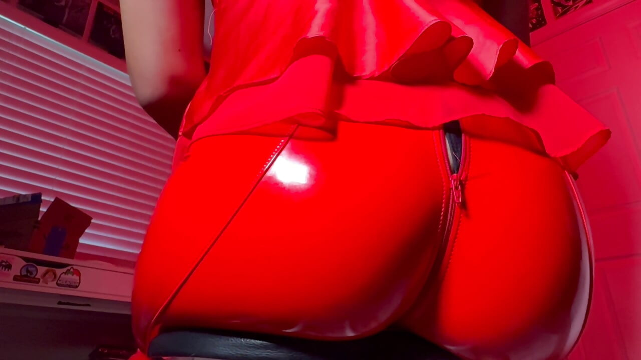 Curul roșu din latex al Lunei