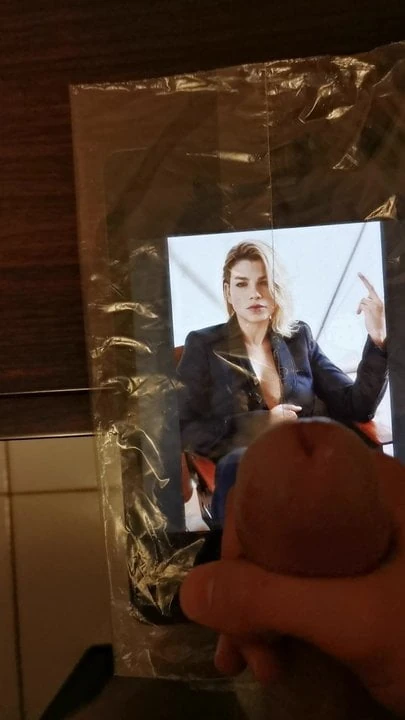 Cum on Emma Marrone