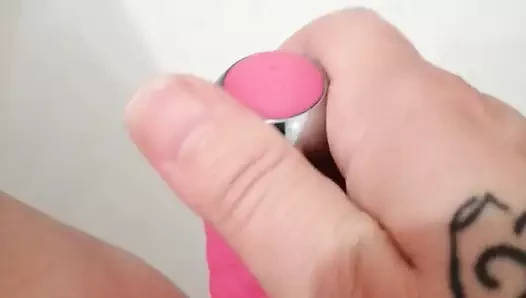 Olgun orta yaşlı seksi kadın kitty queen vibratörüyle banyoda - gerçek orgazm için ev yapımı gerçek iri güzel pawg mastürbasyonu