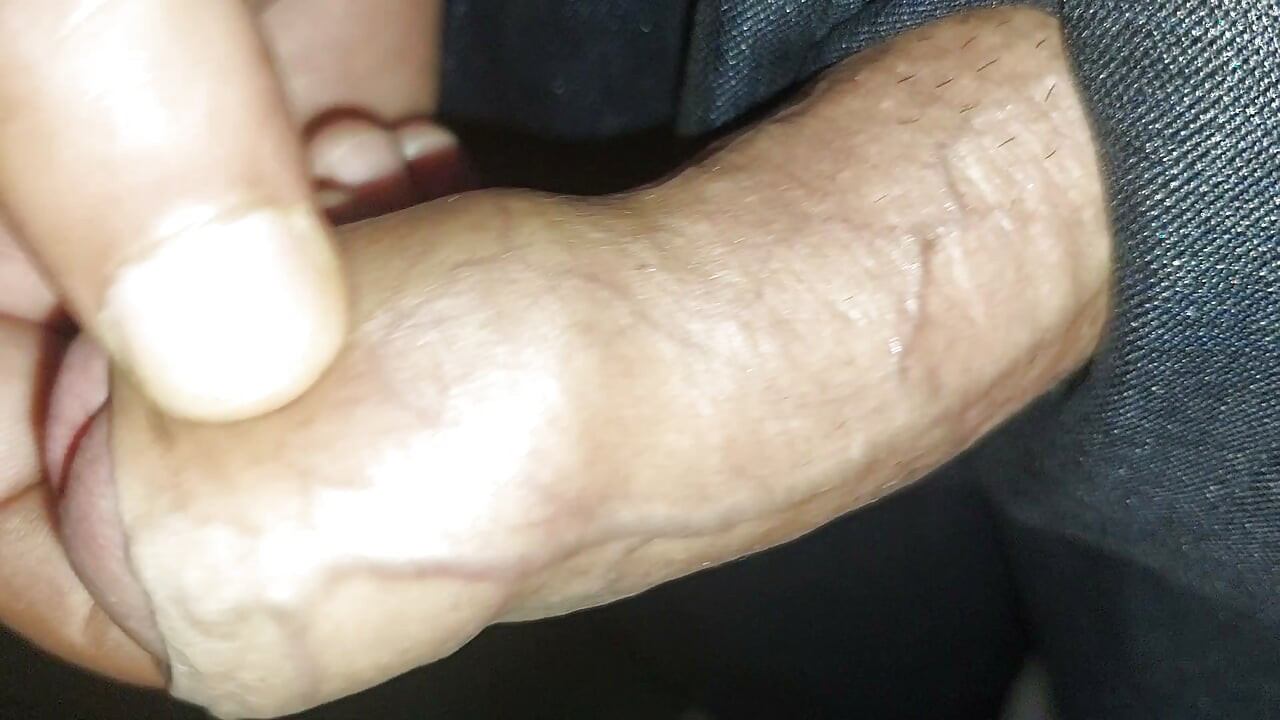 Girlfriend gives me handjob