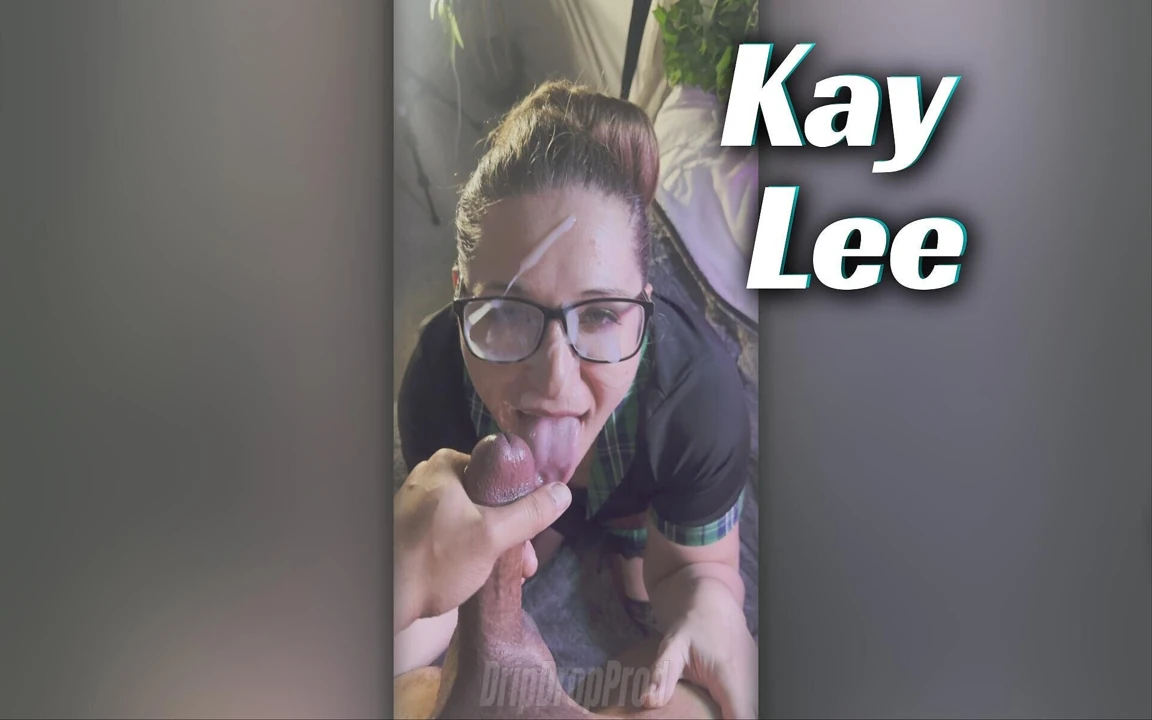 女士凯李吮吸你直到她把你的精液挤在她脸上! !