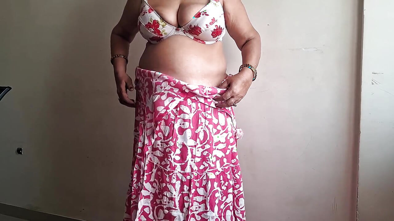 Hot Summer Girl Shilpa Taboobreakers on Heat Trying to Cool MILF