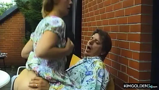 Leidenschaftlicher Outdoor-Fick mit geiler Frau