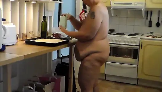 Jen bugil dan bikin kue