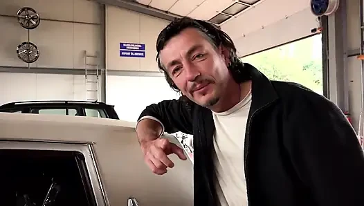 Cewek hot rambut cokelat ini dientot habis-habisan sampai dalam banget