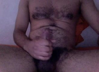 HAIRY GUY QUICKIE CUMSHOT