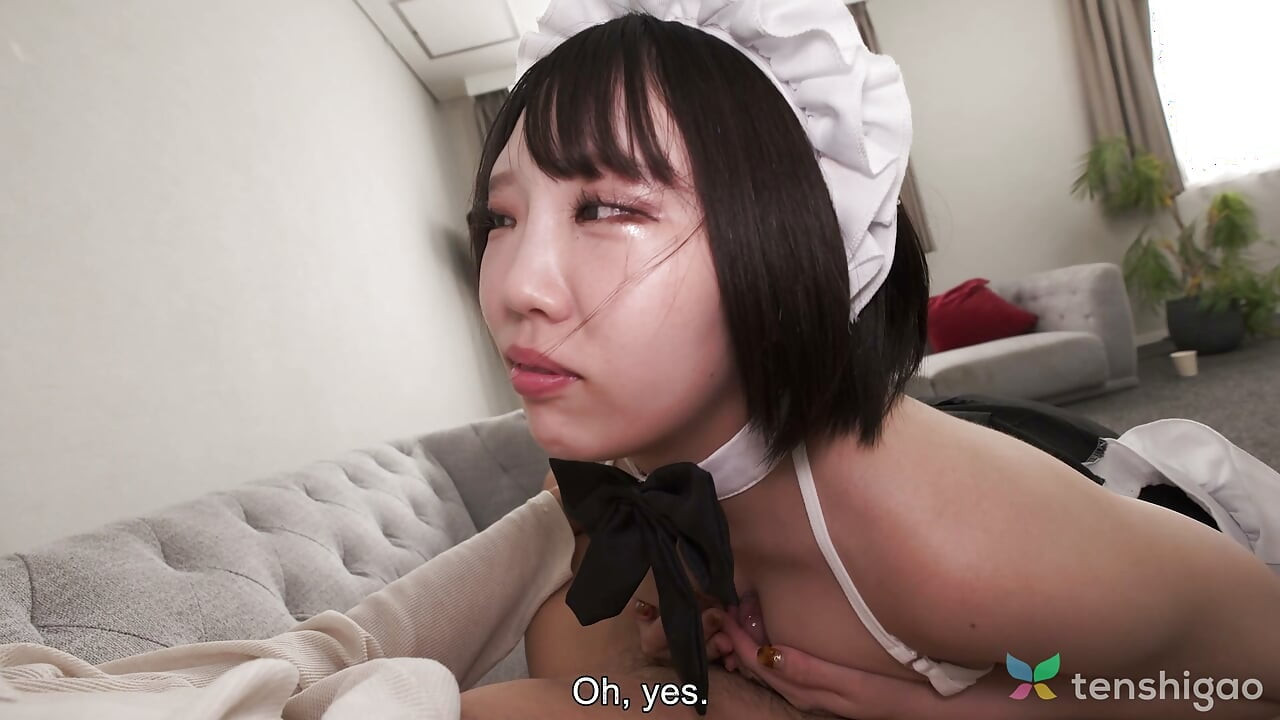 Den fylliga japanska hembiträdet Riina Kurusu hade sex med en äldre man.