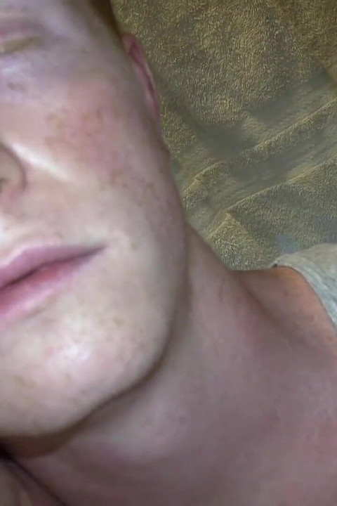 Ginger twink được làm để liếm phòng tắm trong khi làm nhục thô bạo bareback đập