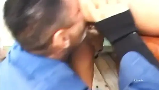 Kızlar yarak yemeyi ve büyük yaraklarla götten sikilmeyi seviyor