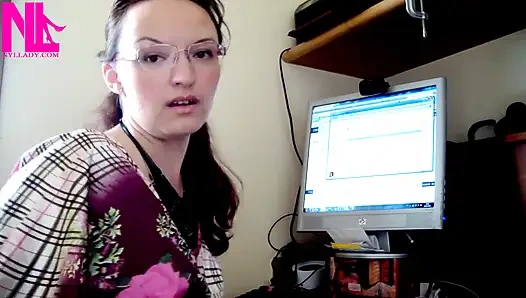 Долбею в сливочном сандалиях