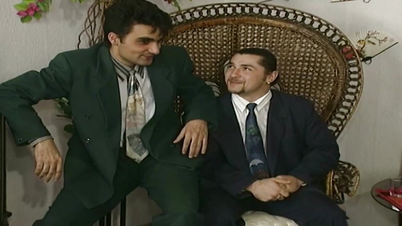 Úžasné dívky šukají do všech svých děr