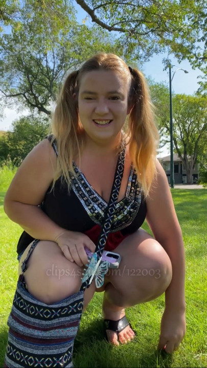 Trzy intensywne orgazmy na zewnątrz – We-Vibe, edging, gruba, pulchna, krągła BBW MILF z twarzą orgazmu – Marie, ekshibicjonizm, fetysz | Klip 1