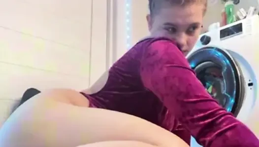 Big ass with anal plug jucielussie