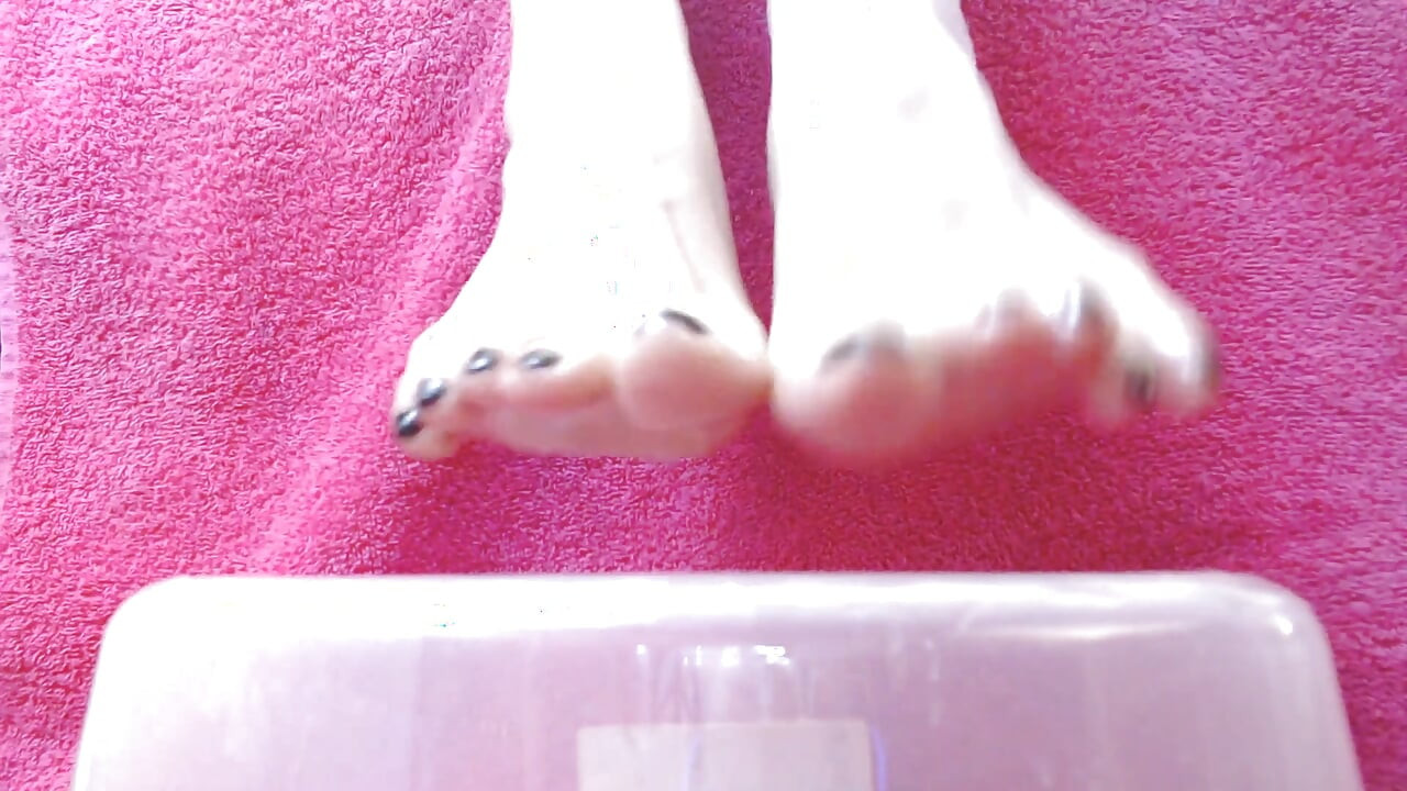 ASMRスロッシング油を塗ったつま先の足の裏