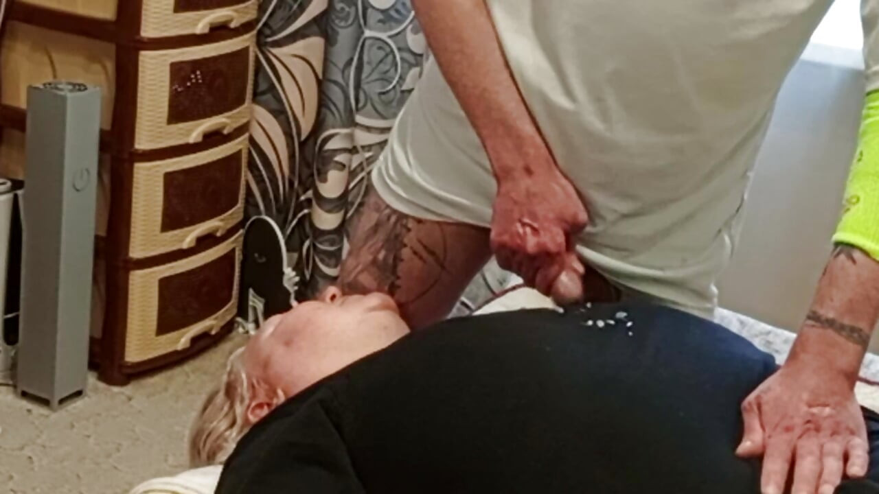 jerking off my dick to cum on my stepmom