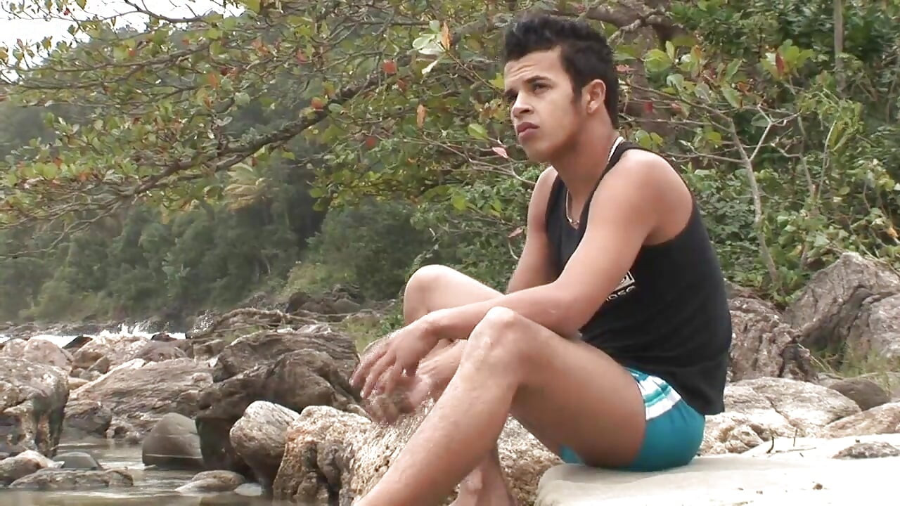 Sulking beach twink gets screwed