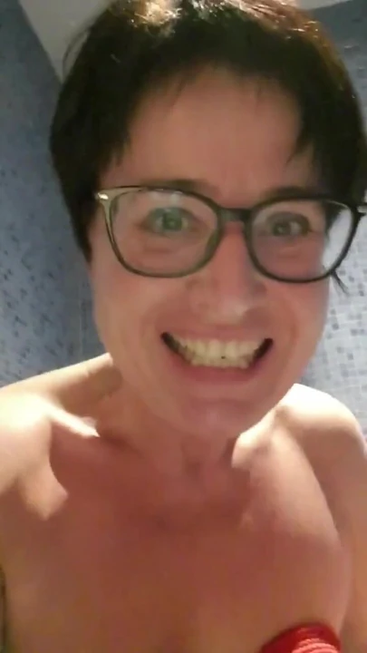 Powerful moment from "Milf Julie squirts in public bath"