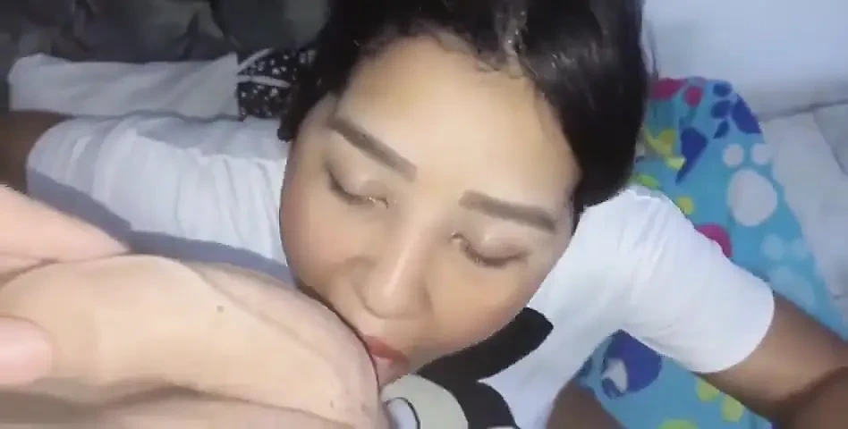 哥伦比亚黑发女郎非常厌倦了她的生活, 她给邻居! !