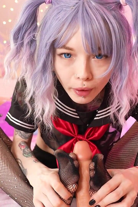 Skolflicka trosfyllning och creampie