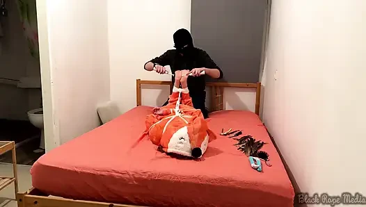 Мириам Связали И Пощекотали В Комзи