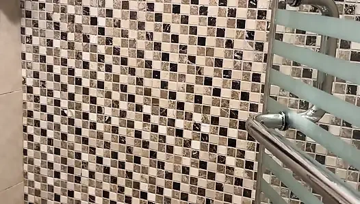 Веселье в душе в отеле