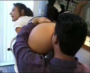 Ejaculare facială anală pentru brunetă