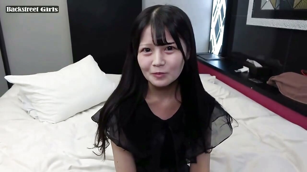 Petite Idol Glow: a Tight, Slender Beauty Revealing Her Sweet Tempting Line