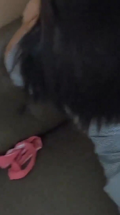 Vecinul condo mă fute în baia noastră în timp ce soțul meu doarme | Clip 1