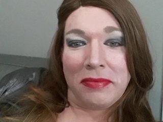 Sexy chica trans fumando