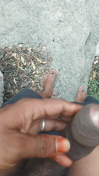 Ibu mertua menonton saya di dalam hutan dalam 1 saat