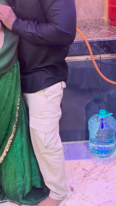 Desi Beautiful Bhabhi Mili Park Mein AUR Ghar tak Aaayi Chudai Ke liye | Clip 1