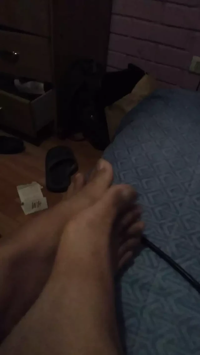 Feet with a lot of sweat rubbing